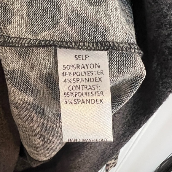 NWT Easel Two Tone Plush Pullover - Picture 3 of 6